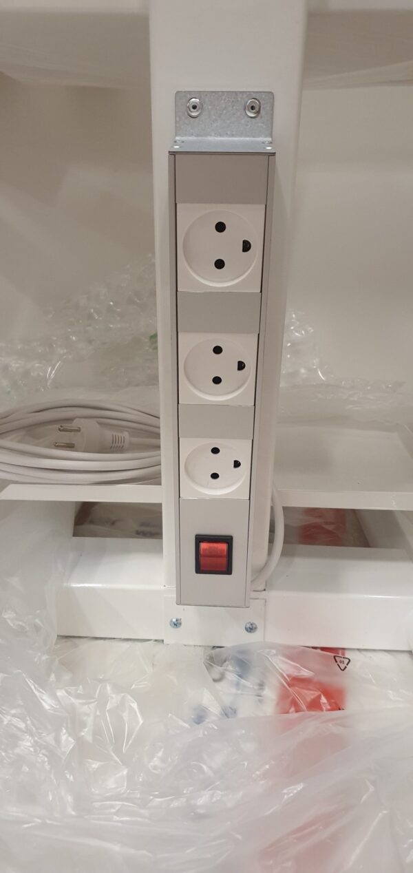 BRUK ZI-C3RQTrillebord med 3 hyller -hvit. Med stikkontakt. - Bilde 2