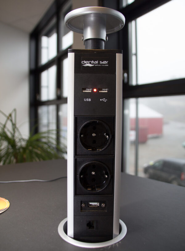 Trekk-opp kontakt med strøm, USB og LAN - Bilde 4